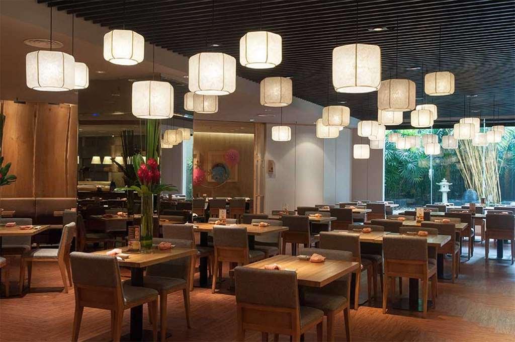 Eastin Hotel Kuala Lumpur Petaling Jaya Restaurant bilde Interior of a restaurant
