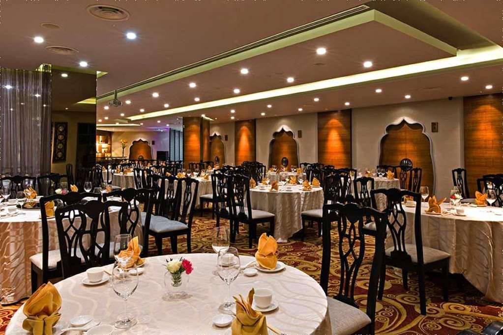 Eastin Hotel Kuala Lumpur Petaling Jaya Restaurant bilde The interior of the restaurant