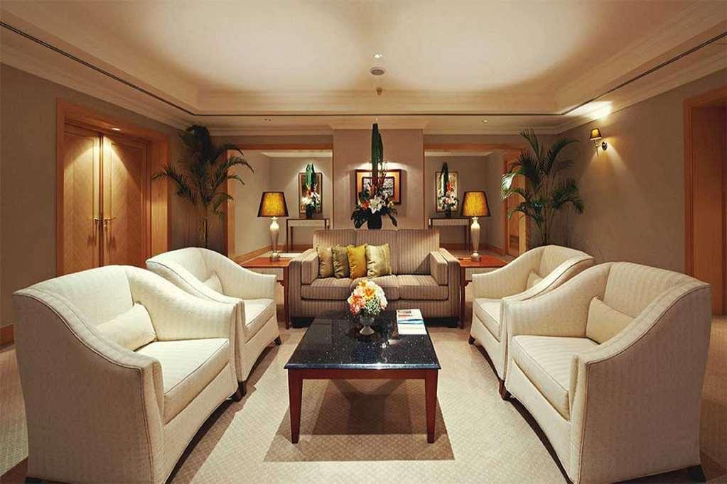Eastin Hotel Kuala Lumpur Petaling Jaya Rom bilde The interior of the lounge