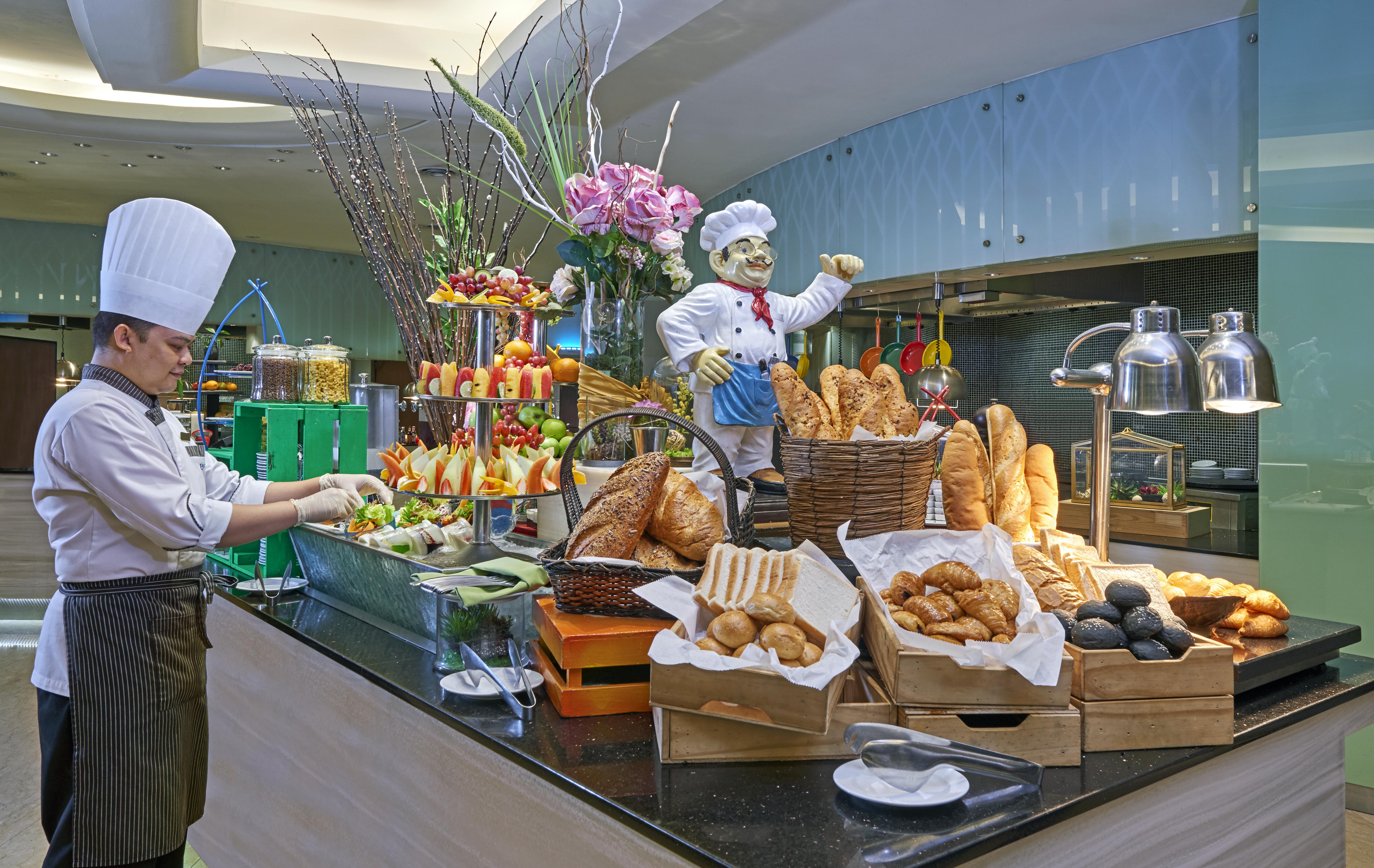 Eastin Hotel Kuala Lumpur Petaling Jaya Eksteriør bilde A bread station at a buffet