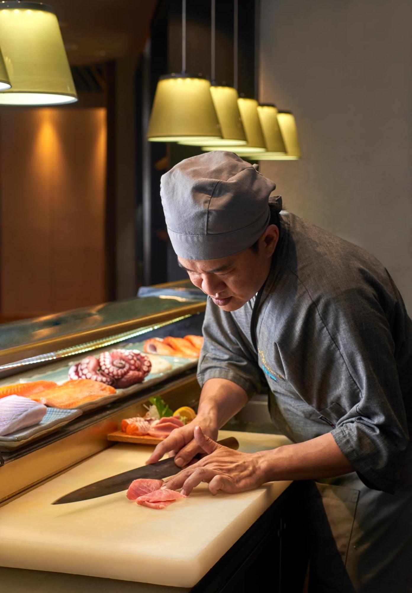 Eastin Hotel Kuala Lumpur Petaling Jaya Eksteriør bilde A sushi chef at work