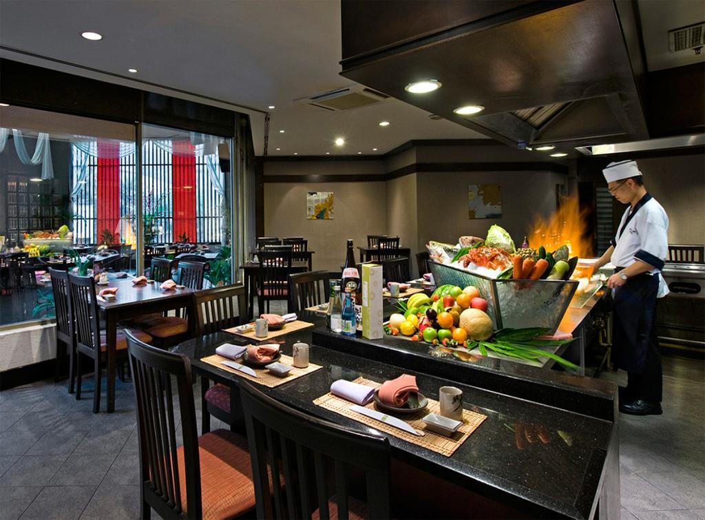 Eastin Hotel Kuala Lumpur Petaling Jaya Eksteriør bilde A restaurant in a hotel