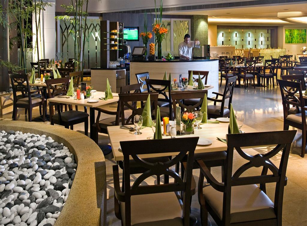 Eastin Hotel Kuala Lumpur Petaling Jaya Eksteriør bilde The interior of the restaurant