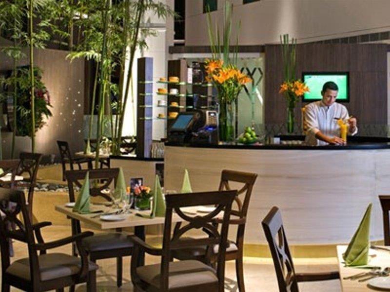 Eastin Hotel Kuala Lumpur Petaling Jaya Eksteriør bilde The interior of the restaurant